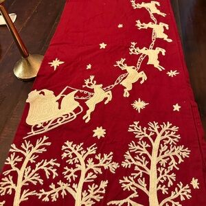 Pottery Barn Sleigh Bell Crewel Embroidered Cotton Table Runner